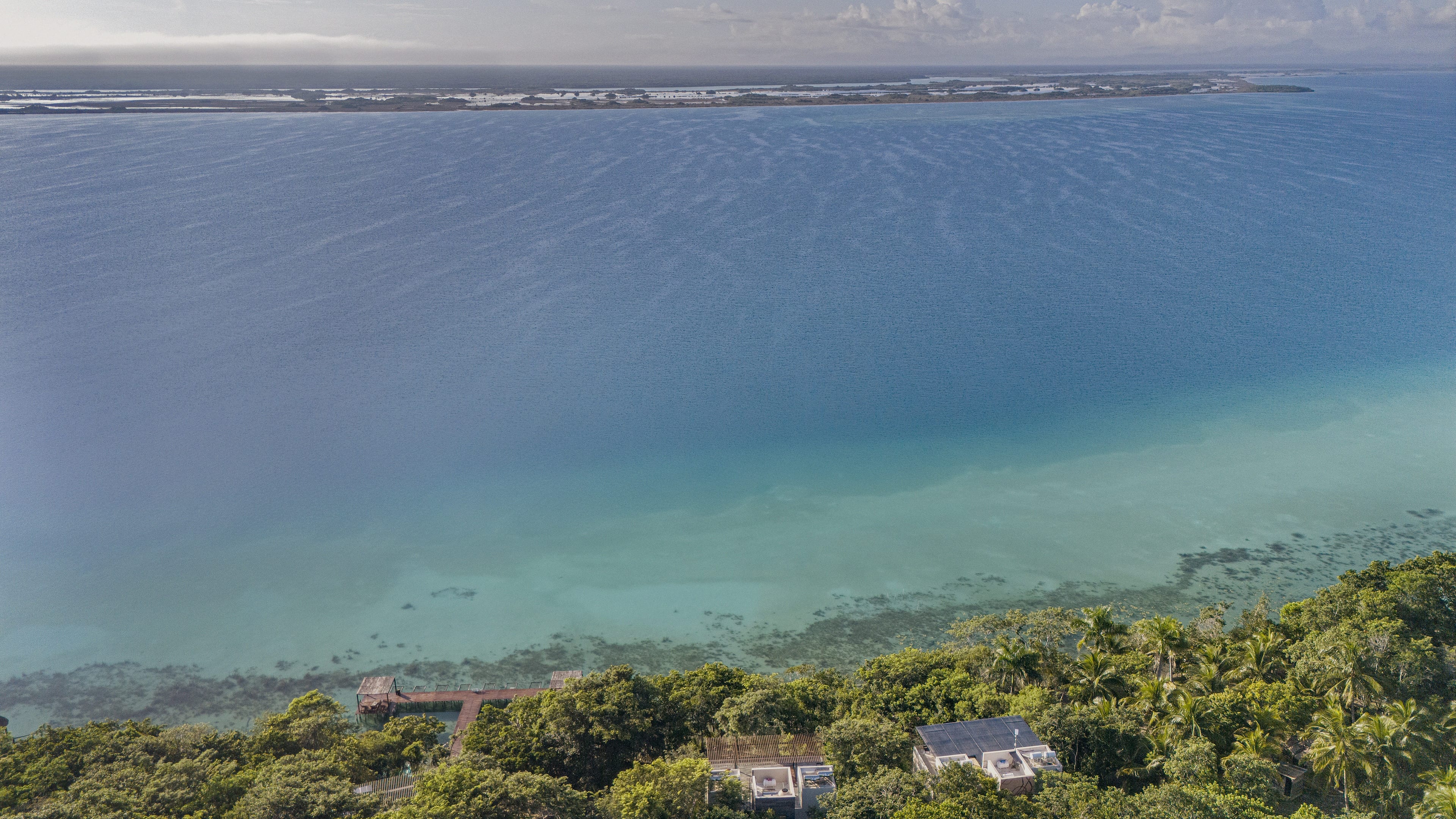 Why the lagoon has seven colors